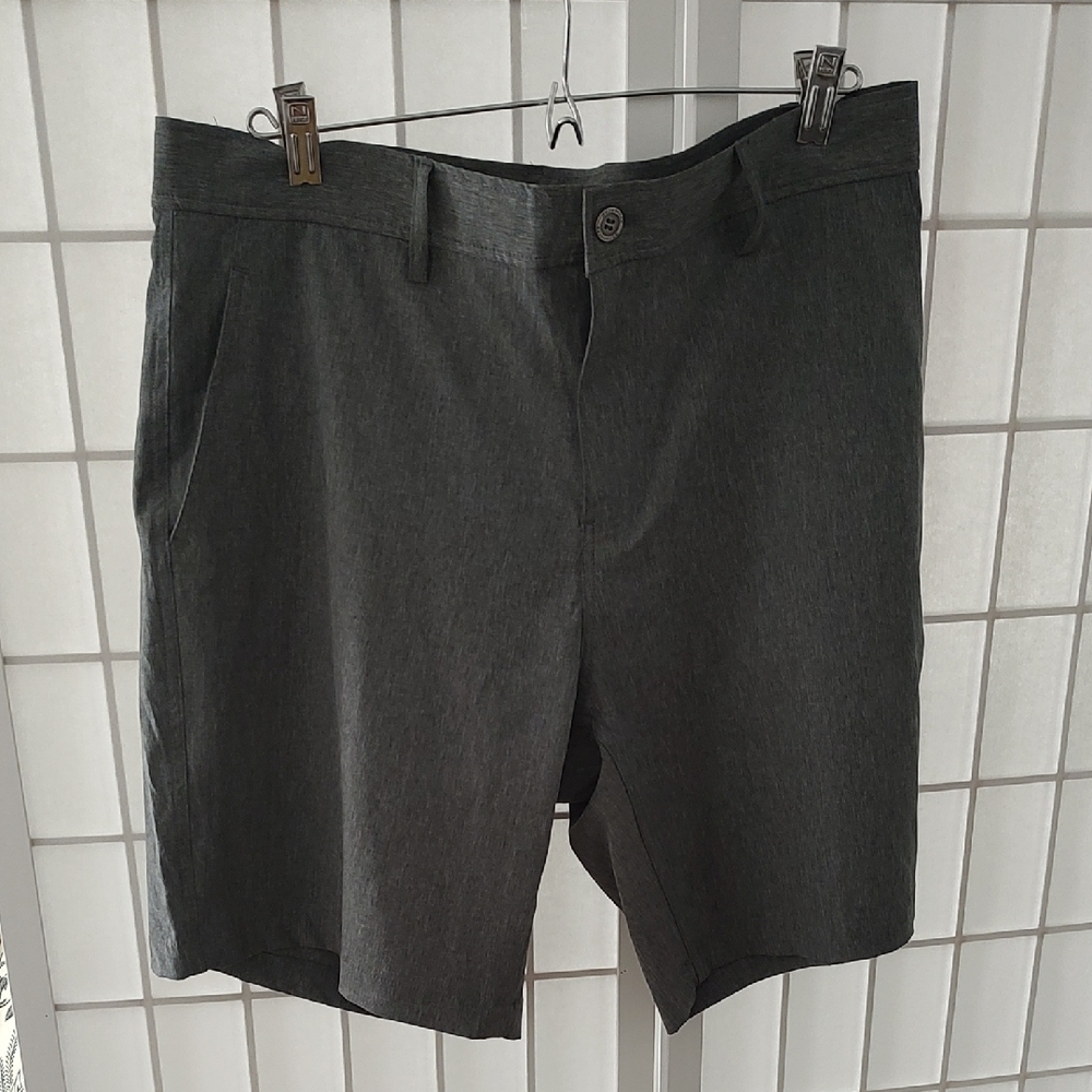32 Degrees Charcoal Flat Front Shorts Never Worn Size 34